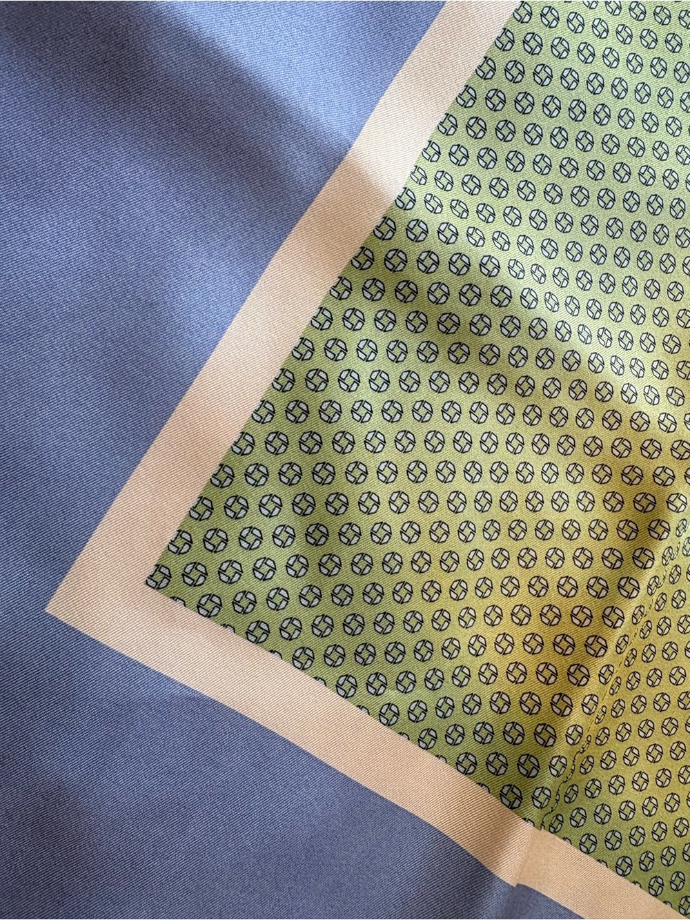 RARE Vineyard Vines Green and Blue Chase Bank Logo Patterned Scarf 35x35